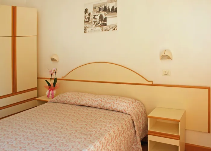 Hotell Hotel Silvia 3*