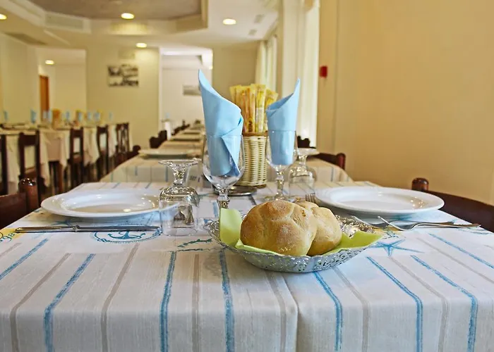 Hotell Hotel Silvia 3*