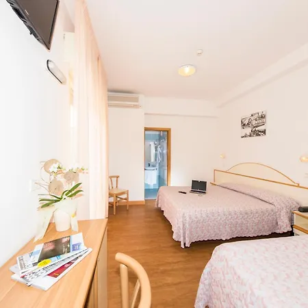 Hotel Silvia 3*